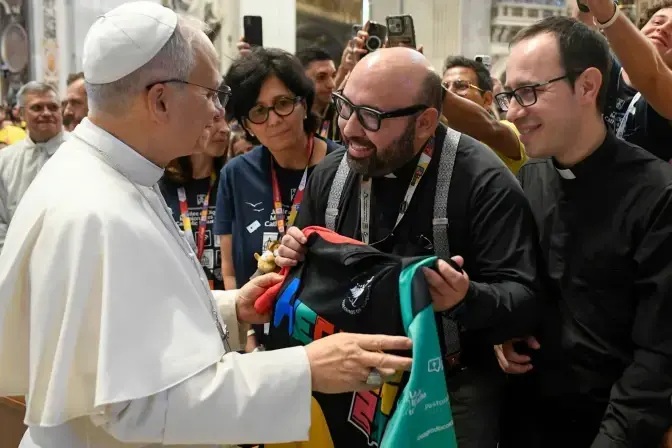 Sacerdote influencer mexicano saluda al Papa y graba el encuentro con unas gafas inteligentes