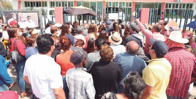 Polideportivo de la UAS es de los centros con mayor aglomeraciones de adultos mayores que acudieron a ser vacunados contra Covid.