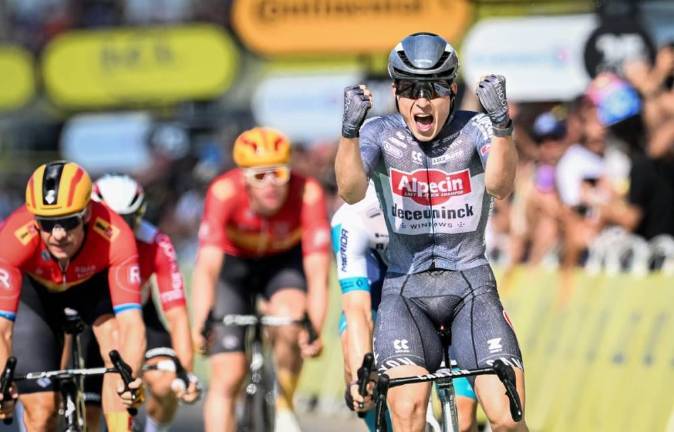 La victoria fue la tercera de Philipsen en el Tour este año.