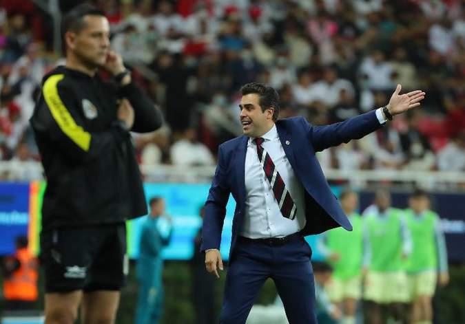 Chivas ratifica continuidad de Michel Leaño como su director técnico
