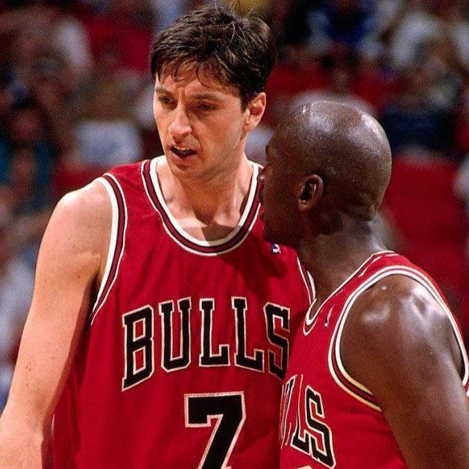 $!Michael Jordan, el encargado de presentar a Toni Kukoc en el Salón de la Fama