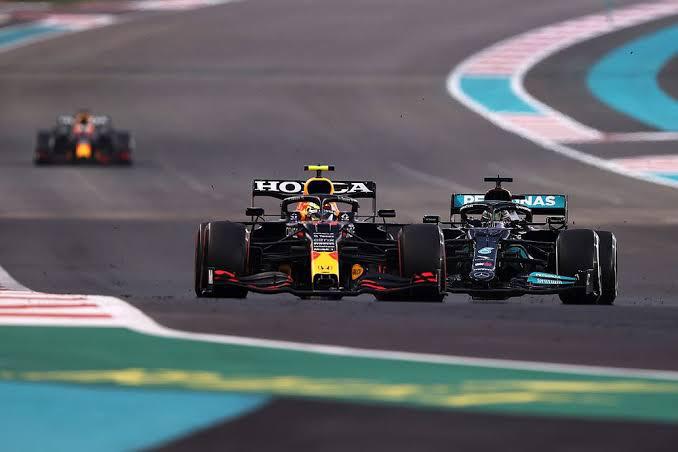 ‘Checo’ Pérez sufre accidente triple en sprint GP de Catar 2023