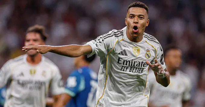 Kylian Mbappé anotó el par de goles con el que el Real Madrid superó al Marsella en el inicio de la Liga de Campeones.