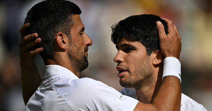 Carlos Alcaraz entrenó con Novak Djokovic antes del debut en el Abierto de Australia 2025.