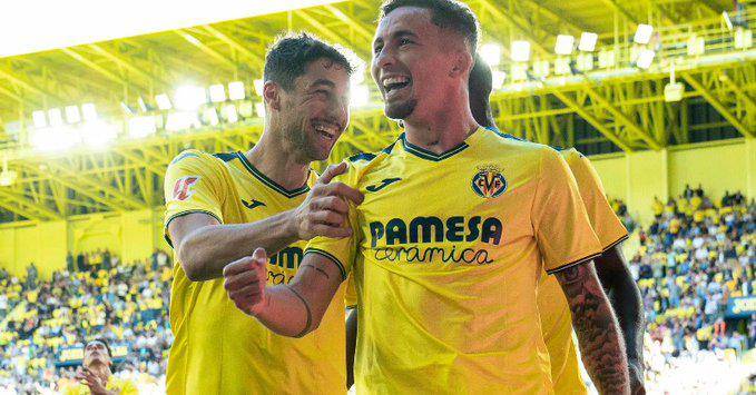 Yeremy Pino marca el gol del Villarreal.