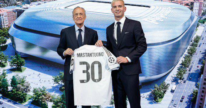 Florentino Pérez da la bienvenida a Franco Mastantuono.
