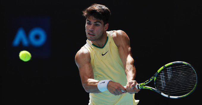 Carlos Alcaraz alcanza los octavos de final del Abierto de Australia por primera vez en su carrera.