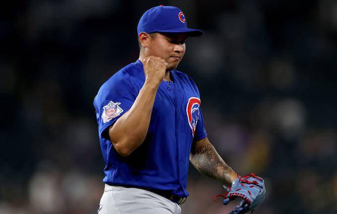 Manny Rodríguez lanza dos entradas.