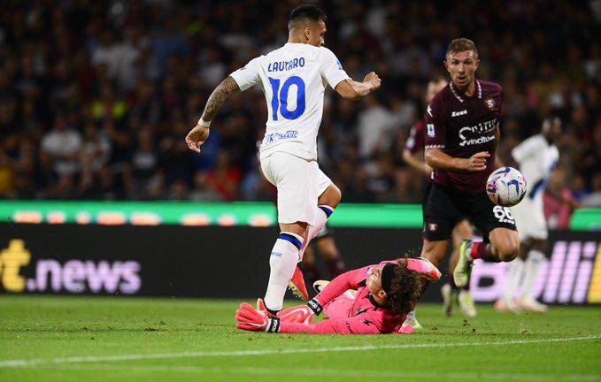 Lautaro Martínez le metió cuatro goles a Guillermo Ochoa.