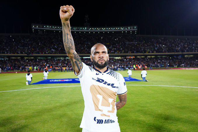 Jueza le da prisión preventiva sin fianza a Dani Alves por presunta agresión sexual