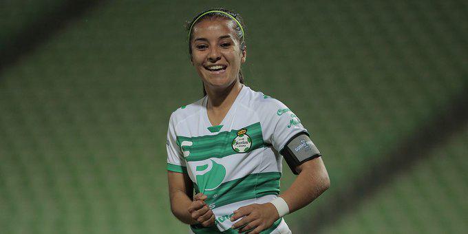 $!Mazatleca Cinthya Peraza, nominada a mejor mediocampista de Concacaf