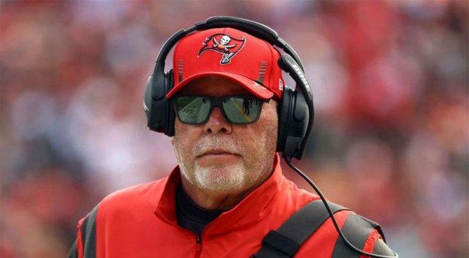 Bruce Arians es multado con 50 mil dólares por el golpe que le propinó a Andrew Adams