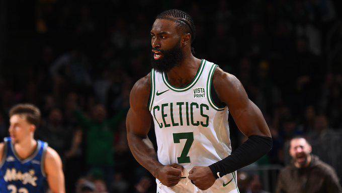 Jaylen Brown metió 31 puntos.