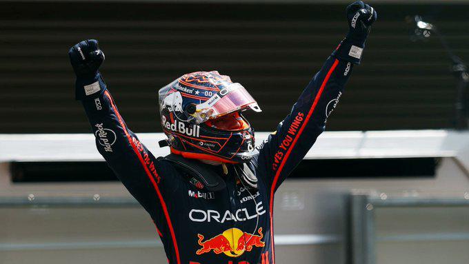 Max Verstappen se quedó con la victoria en la Sprint Race del Gran Premio de Bélgica 2025, imponiéndose tras un brillante adelantamiento a Oscar Piastri en la primera vuelta.