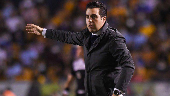 Michel Leaño es ratificado por Chivas por un torneo más