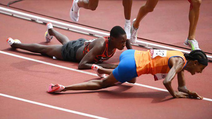 $!Sifan Hassan cae, se levanta y gana eliminatoria en 1,500m; luego logra oro en los 5,000m