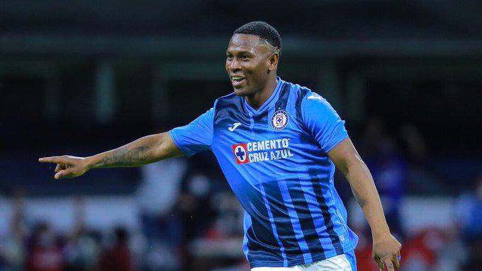 Bryan Angulo sale del Cruz Azul a medio torneo