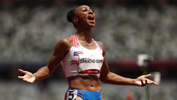 Jasmine Camacho-Quinn gana la prueba.