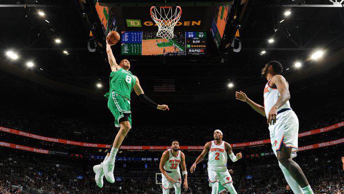 Jayson Tatum lidera a los Celtics a su quinta victoria consecutiva con triunfo sobre los Knicks