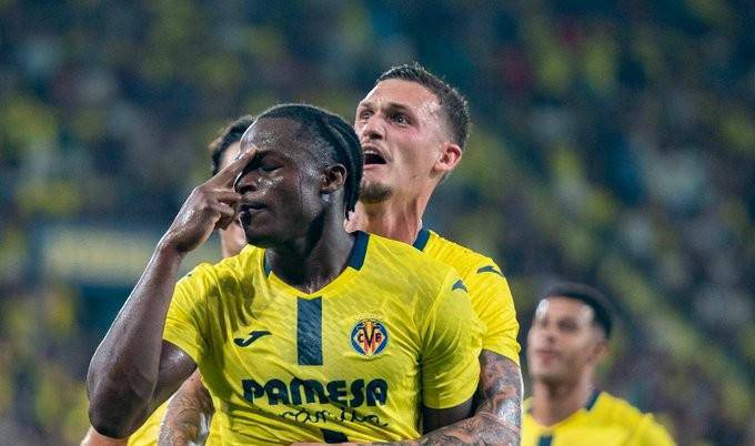 Villarreal aprovecha los errores del Oviedo.