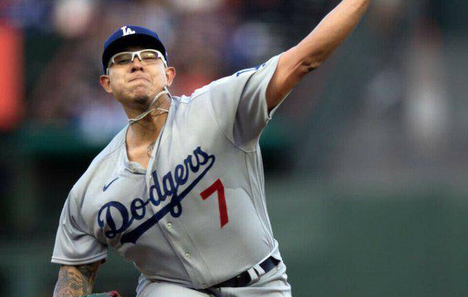 Julio Urías tuvo una mala salida en la que fue atacado desde el primer inning.