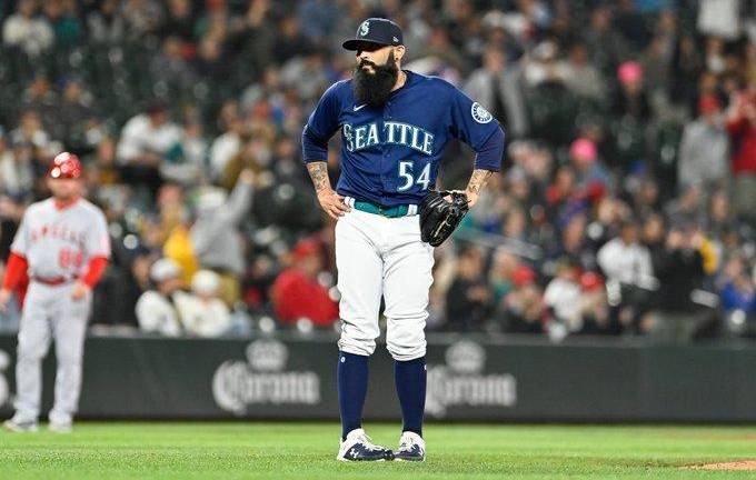 El mexicano Sergio Romo fue cortado del róster de Seattle