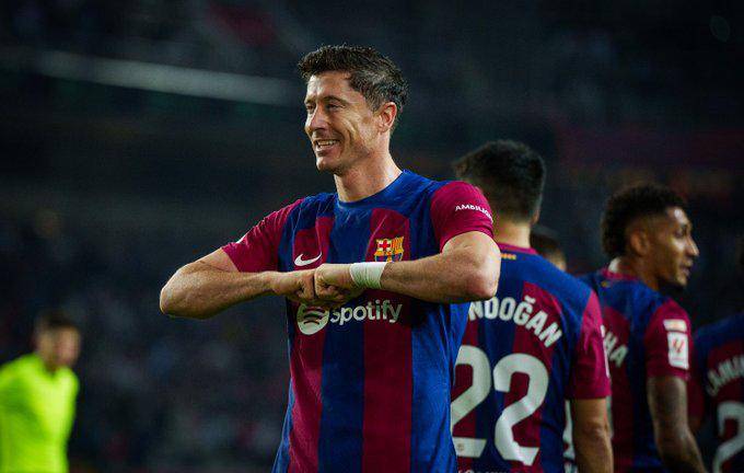 Robert Lewandowski celebra su doblete.