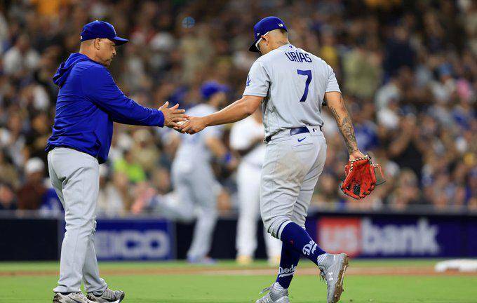 Julio Urías falla en el relevo del domingo.