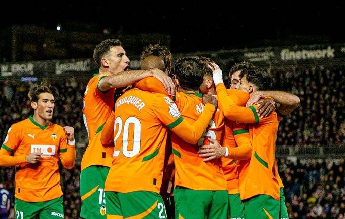 El Valencia vence al Eldense para instalarse en los octavos de final de la Copa del Rey.