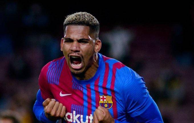 Ronald Araujo le dio el empate al Barcelona con anotación agónica.