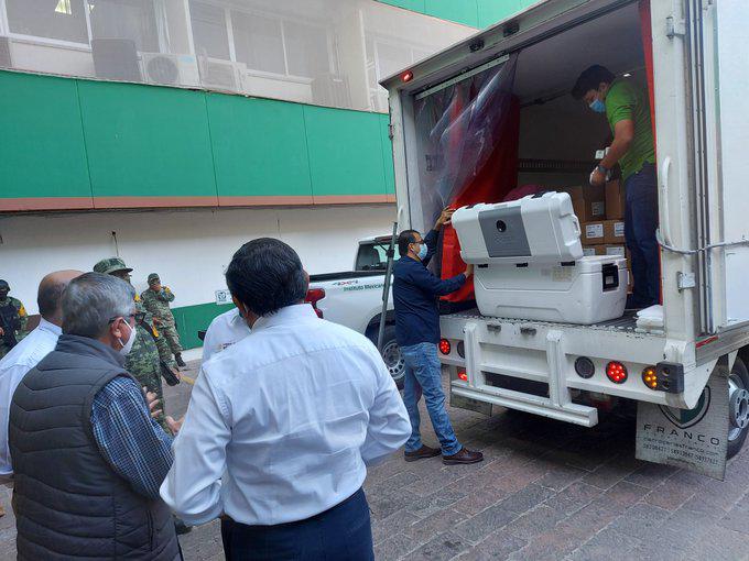 Llegan más de 168 mil vacunas de AstraZeneca para Culiacán, Escuinapa y Mazatlán
