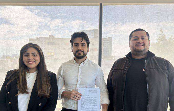 Integrantes de la asociación civil Defensorxs denunciaron ante el INE a las ministras Lenia Batres, Yasmín Esquivel y Loretta Ortiz.