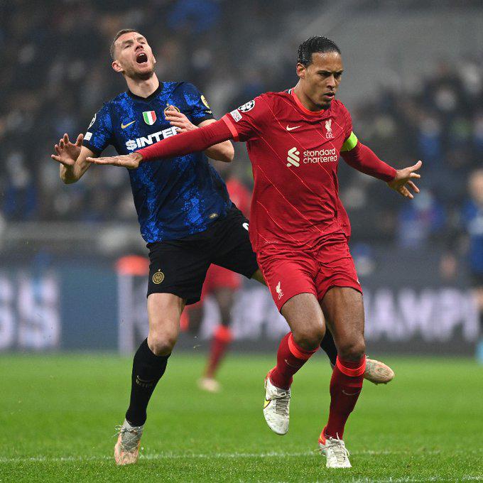 $!Firmino y Salah, letales en Milán