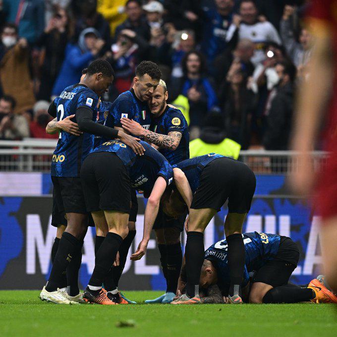 $!Inter superó con categoría a Roma en Milán para trepar a la cima