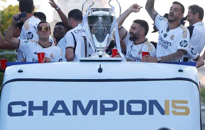 La ‘Orejona’ es presentada ante la afición.