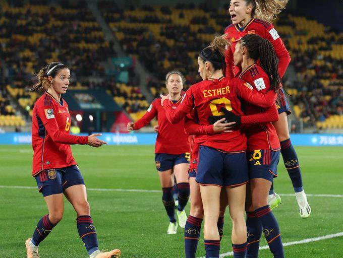 España vence y convence ante Costa Rica en su estreno