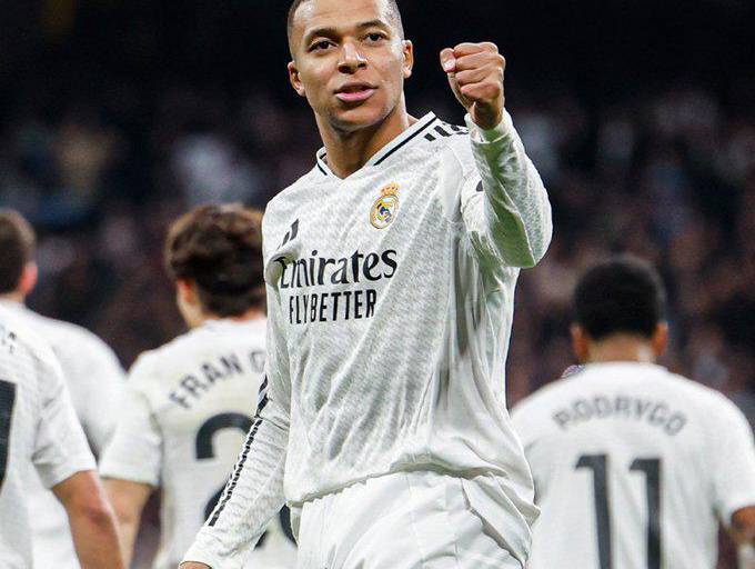 Real Madrid golea a Las Palmas y es líder de LaLiga