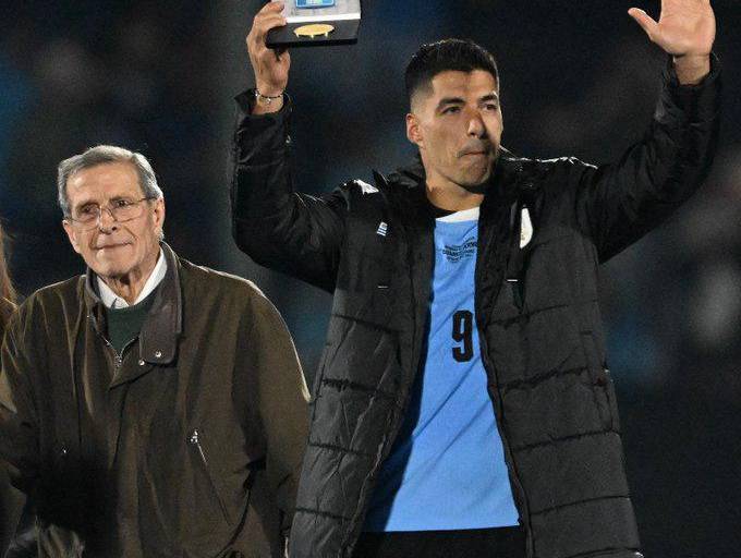 Luis Suárez se despide de la Celeste con empate sin goles ante Paraguay