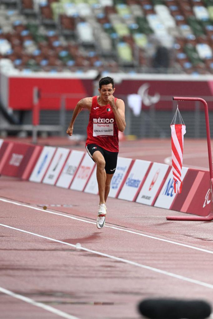 $!Sinaloense Jorge Benjamín González finaliza quinto en salto de los Paralímpicos de Tokio
