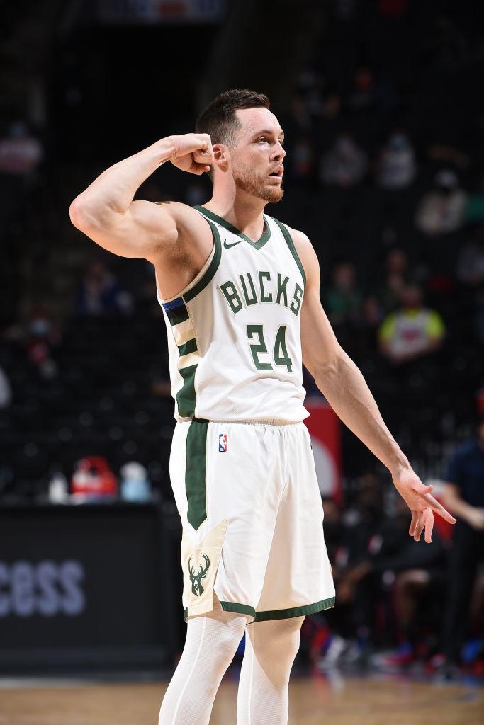 $!Milwaukee Bucks se repone a un mal comienzo y superó a 76ers en tiempo suplementario