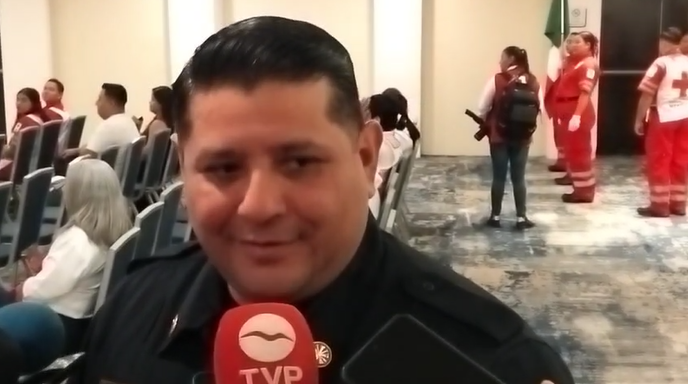 Saúl Robles Chávez, comandante de Bomberos de Mazaltán.