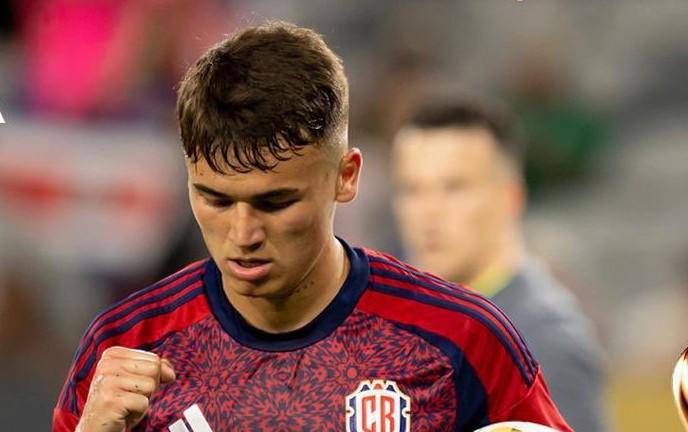 Manfred Ugalde de penal da el triunfo a los ticos.