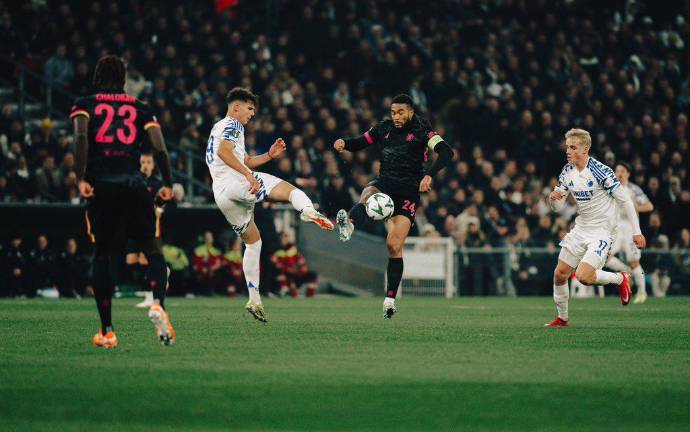 El Copenhague, con el mexicano Rodrigo Huescas, tendrá que remontar en Stamford Bridge para avanzar a cuartos de final.