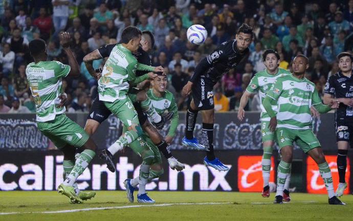 Adonis Frías abrió el marcador por León.