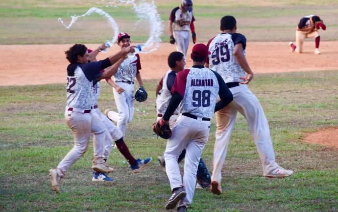 Los peloteros sinaloenses festejaron su boleto para la final de los Juegos Nacionales Conade 2023.
