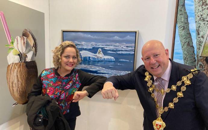 Miriam Molina Salces con Gerard Hardgraves, Mayor del Royal Borough de Kensington y Chelsea.