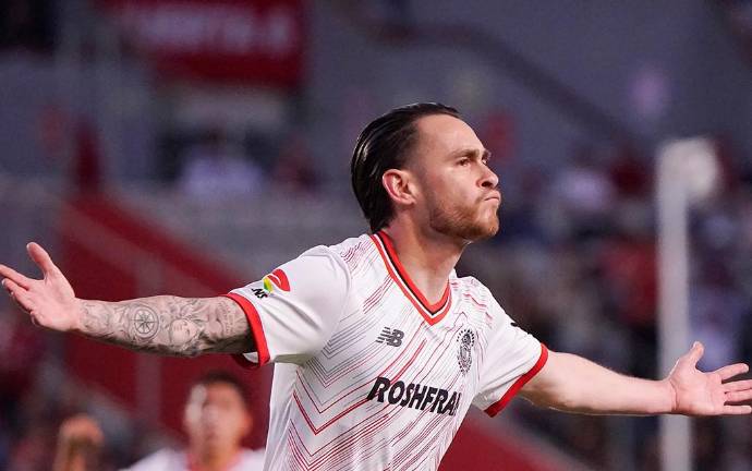 Jesús Angulo se despachó con tres goles.
