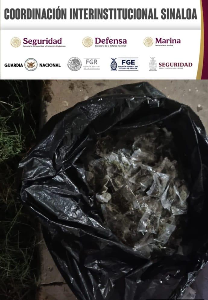 $!Marina detiene a 4 hombres armados con drogas y arsenal en Navolato