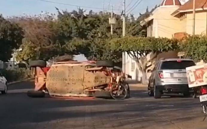 Realizaban piruetas en un racer y lo volcaron en calles de Lomas de Mazatlán