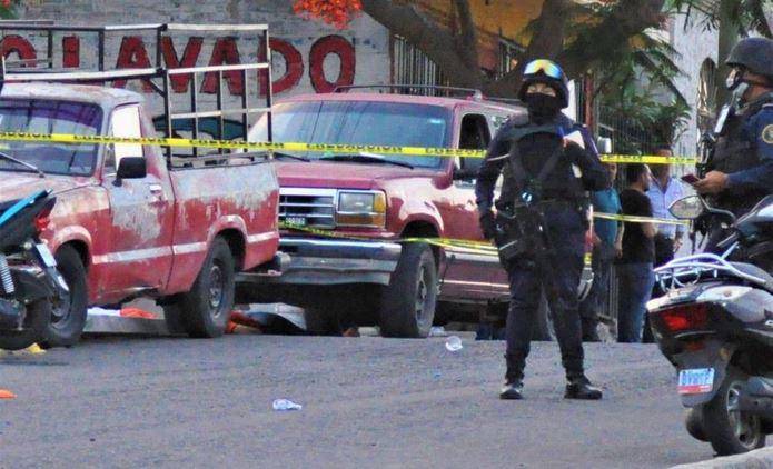 Alma Rosa Barragán, candidata por Movimiento Ciudadano a la alcaldía de Moroleón, fue agredida con disparos de arma de fuego justo cuando encabezaba un mitin electoral.